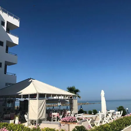 Sinella Holiday 3* Qerret (Tirana)