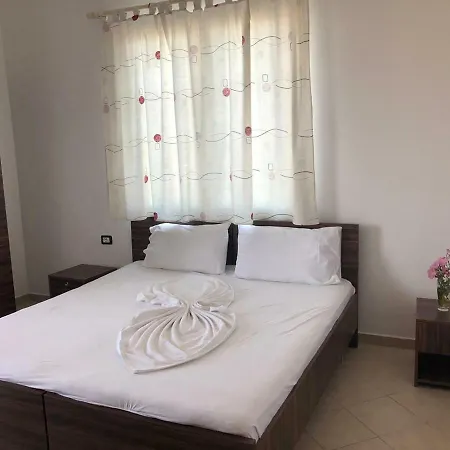 Sinella Holiday מלון Qerret (Tirana)
